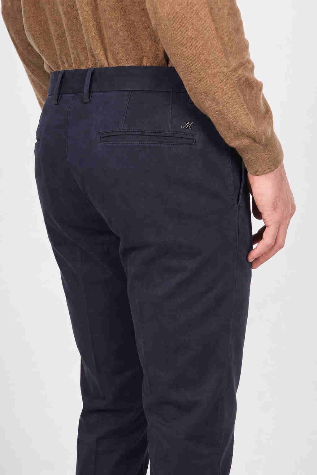Torino Flex men’s chino pants in satin, slim fit ①