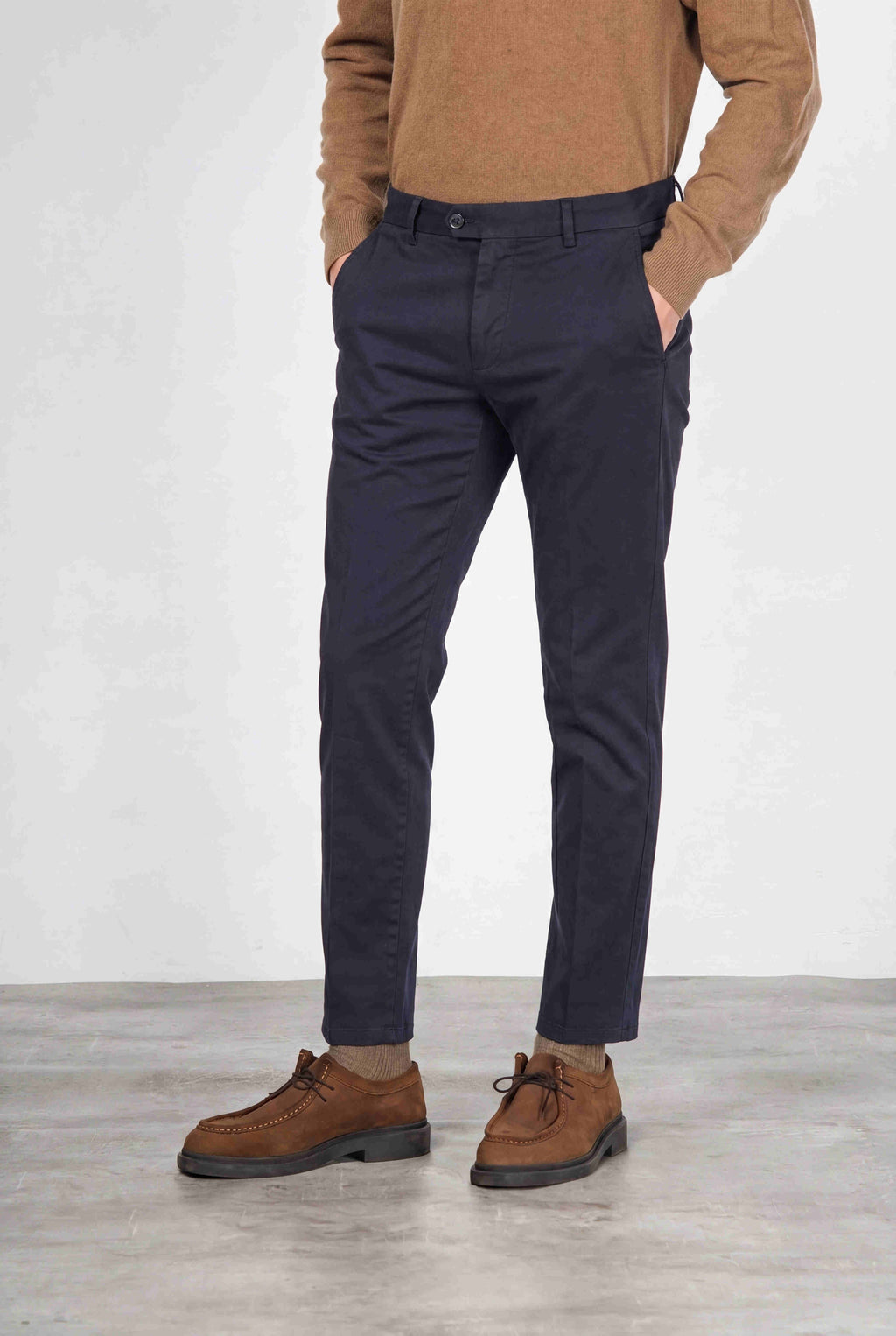 Torino Flex men’s chino pants in satin, slim fit ①