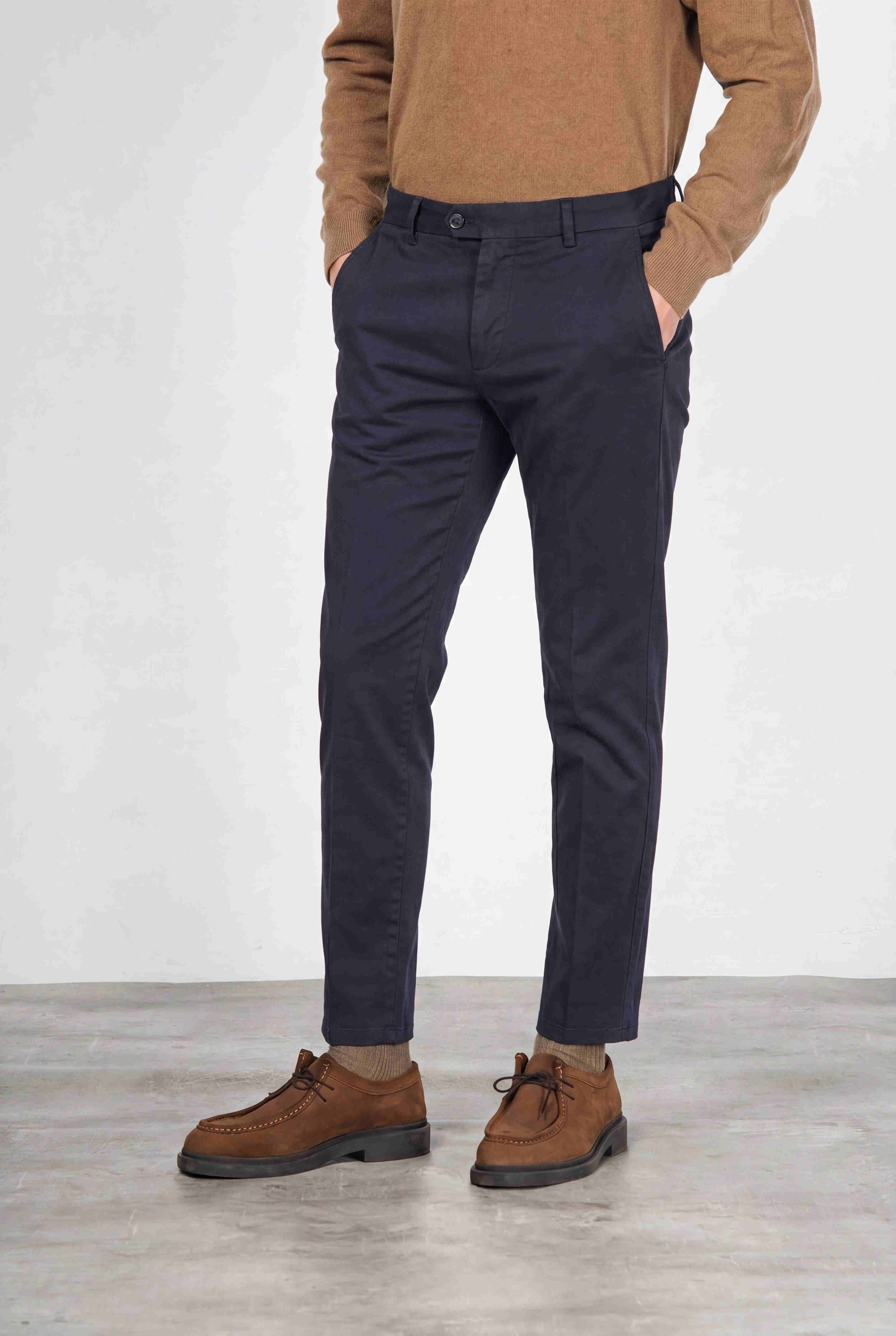 Torino Flex men’s chino pants in satin, slim fit ①