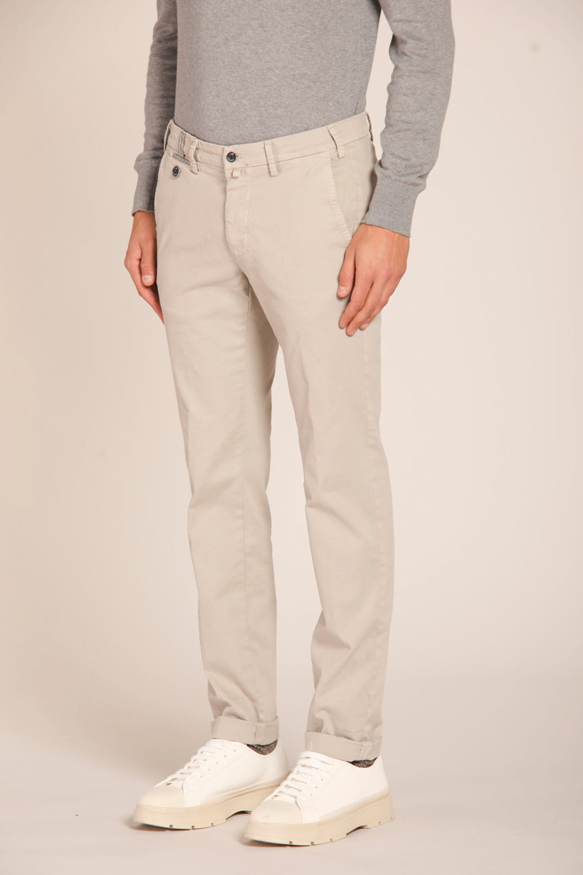 immagine 4 di pantalone chino uomo modello Torino Prestige, di colore grigio, fit slim di mason's