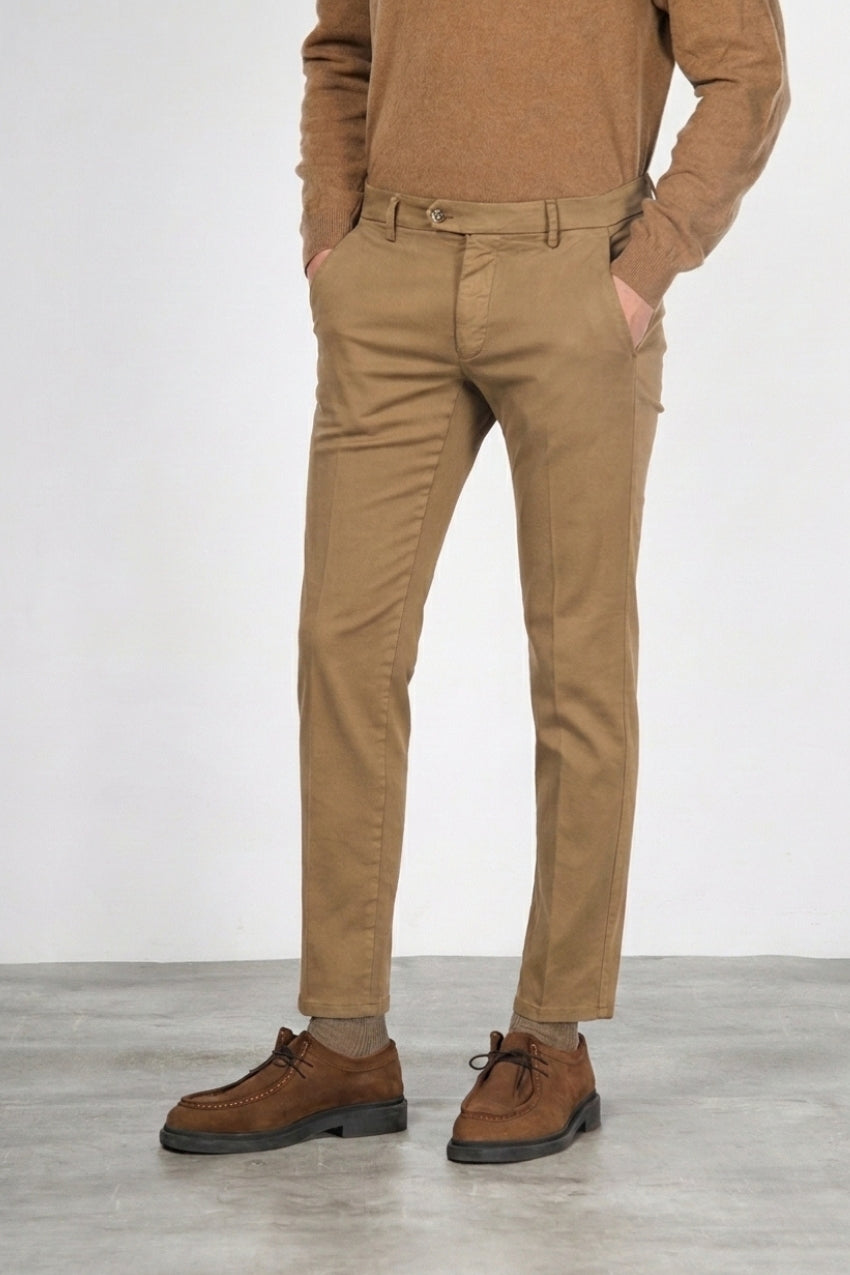 Torino Flex Chinohose für Herren aus Satin mit slim fit ①
