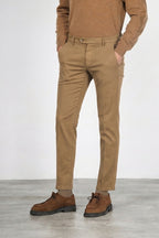 Torino Flex Chinohose für Herren aus Satin mit slim fit ①
