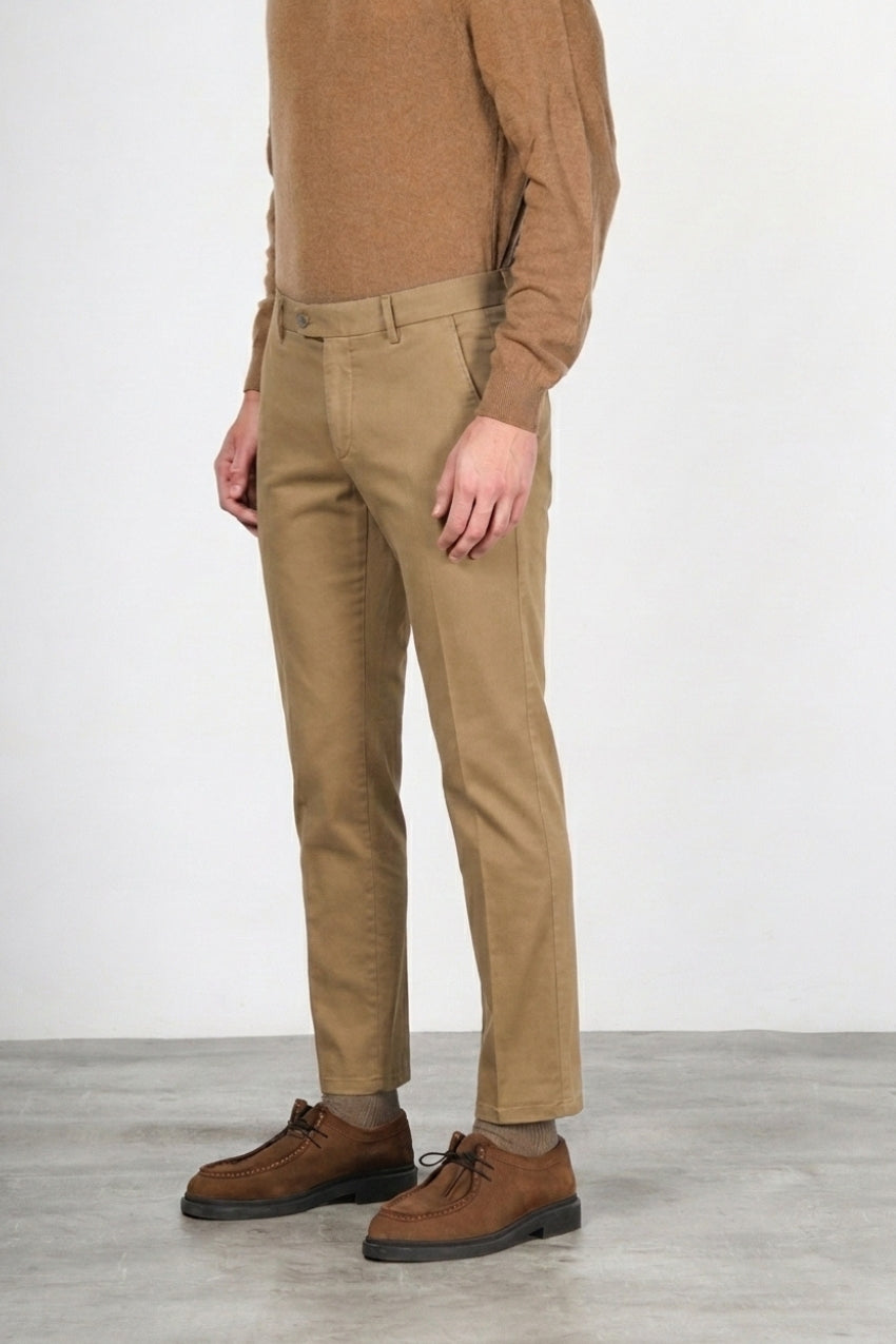 Torino Flex Chinohose für Herren aus Satin mit slim fit ①
