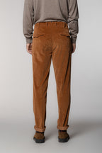 Boston 2 Pinces men’s chino trousers in 500 wale corduroy relaxed fit