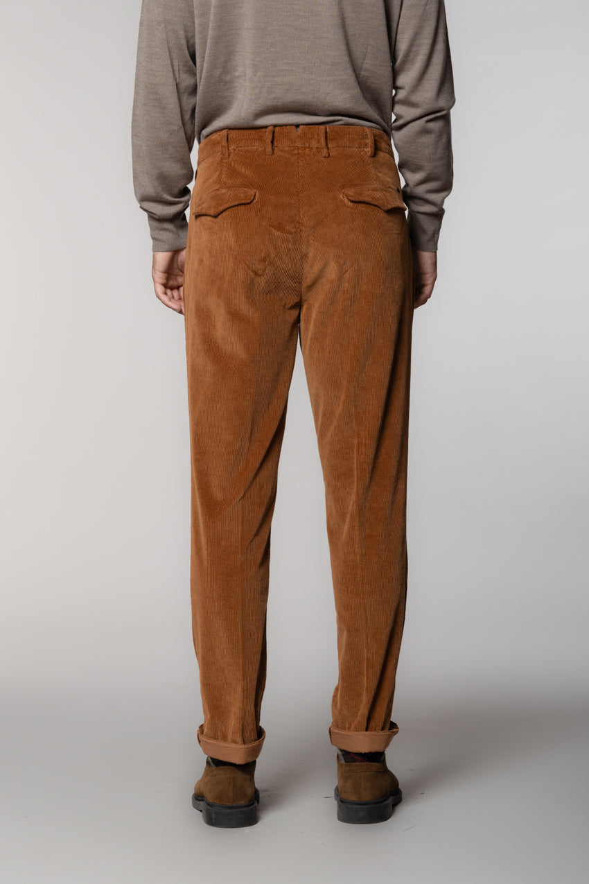 Boston 2 Pinces men’s chino trousers in 500 wale corduroy relaxed fit