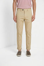Boston pantalón chino hombre en twill ligero stretch relaxed fit
