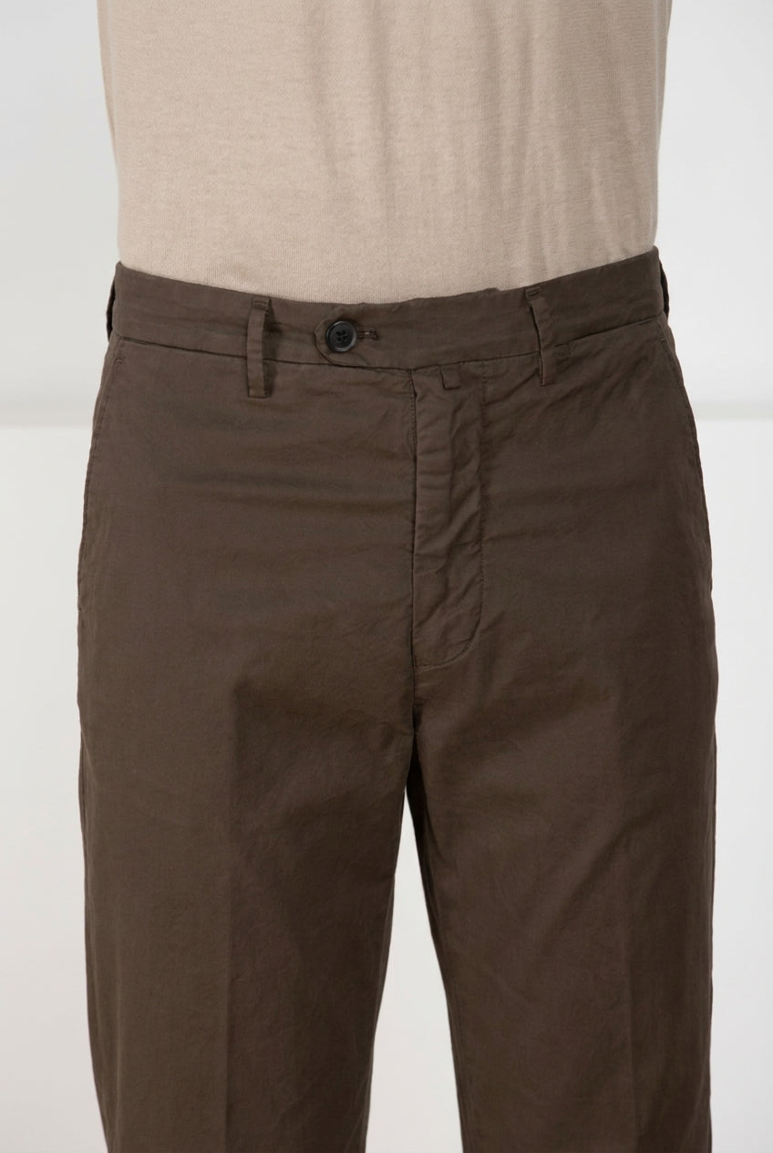 Boston pantalón chino hombre en twill ligero stretch relaxed fit