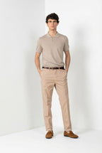 Dettaglio pantalone chino uomo Boston Mason's beige medio in twill SS26