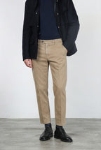 Garden pantalón chino de hombre en bull stretch carrot fit
