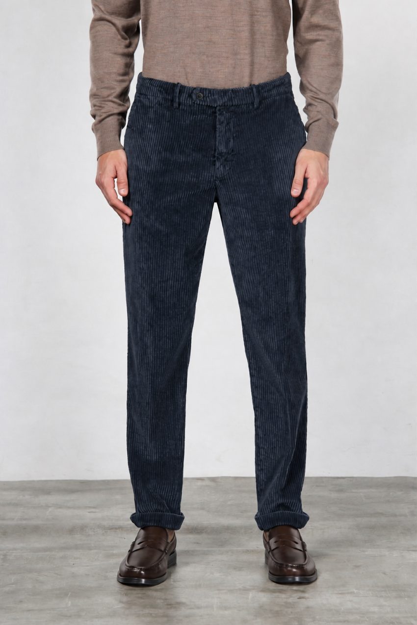 Paris men’s chino pants in wide-wale velvet with carrot fit
