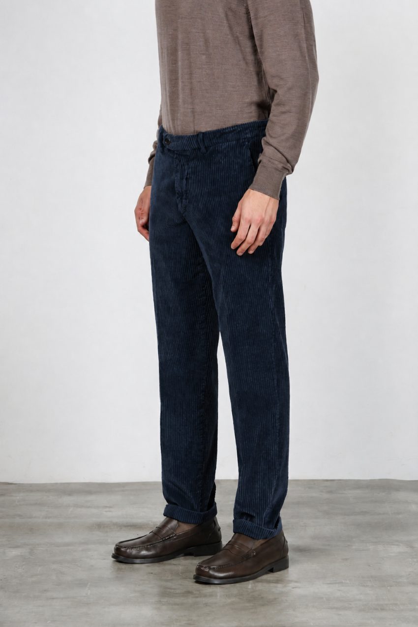 Paris men’s chino pants in wide-wale velvet with carrot fit
