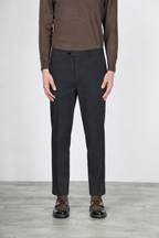 Paris pantalón chino de hombre en tricotina stretch carrot fit