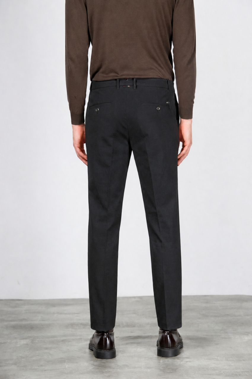 Paris pantalón chino de hombre en tricotina stretch carrot fit