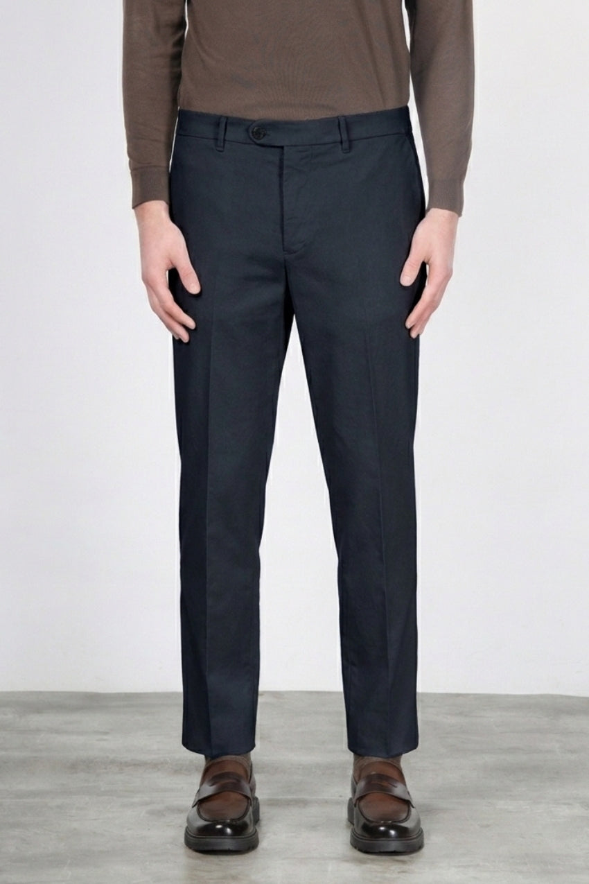 Paris pantalon chino homme en tricotine stretch carrot fit ①
