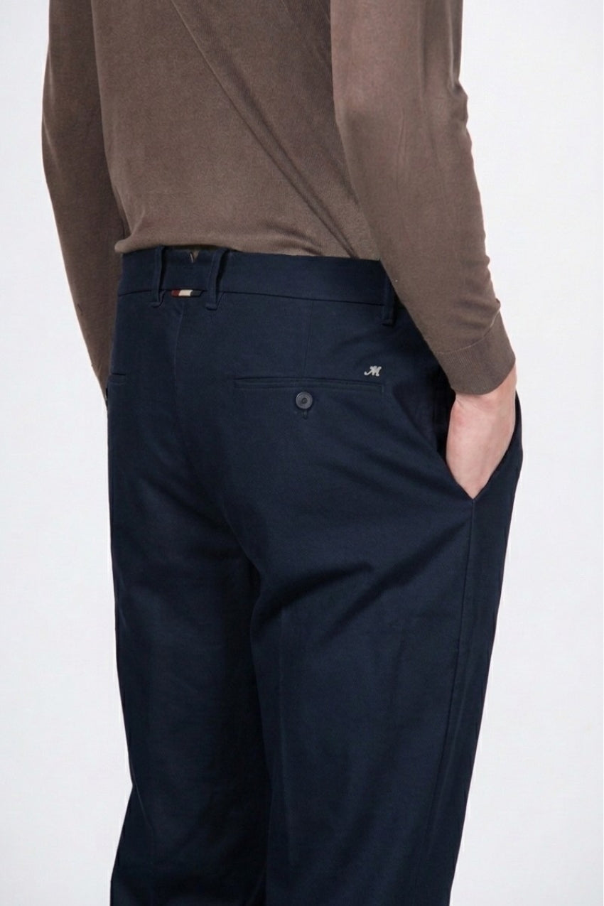 Paris pantalon chino homme en tricotine stretch carrot fit ①
