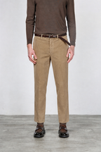 Paris Chinohose für Herren aus stretchigem 1000-Rippen-Samt mit carrot fit ①
