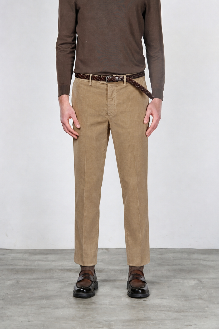Paris men’s chino pants in stretch 1000-wale velvet with carrot fit ①
