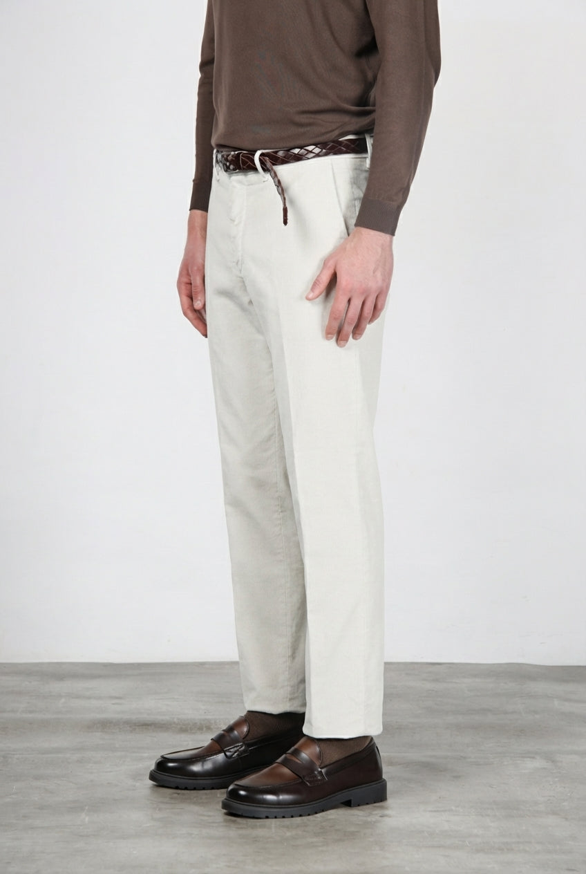 Paris men’s chino pants in 1000-wale stretch corduroy, carrot fit ①