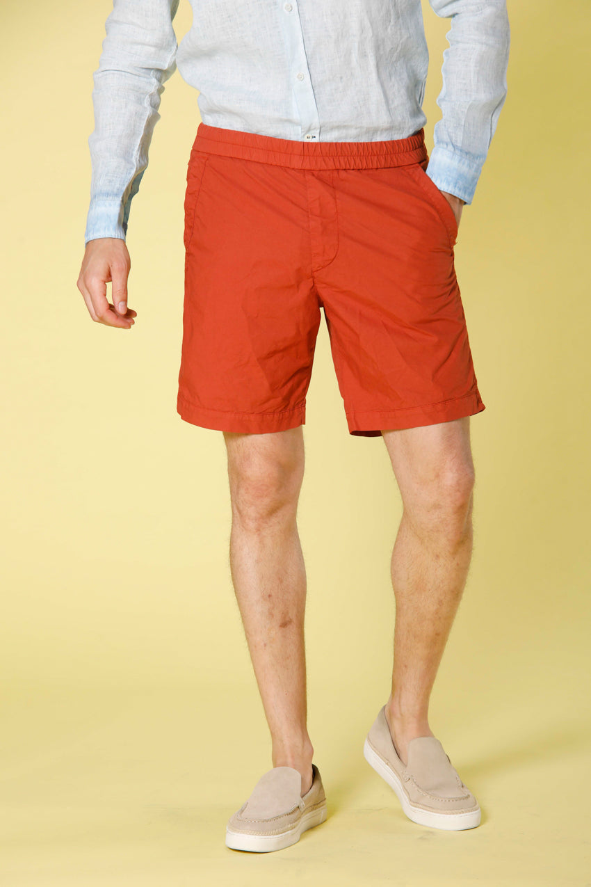 Immagine 1 di bermuda chino uomo modello Capri Khinos Summer in tela paracadute colore corallo di Mason's