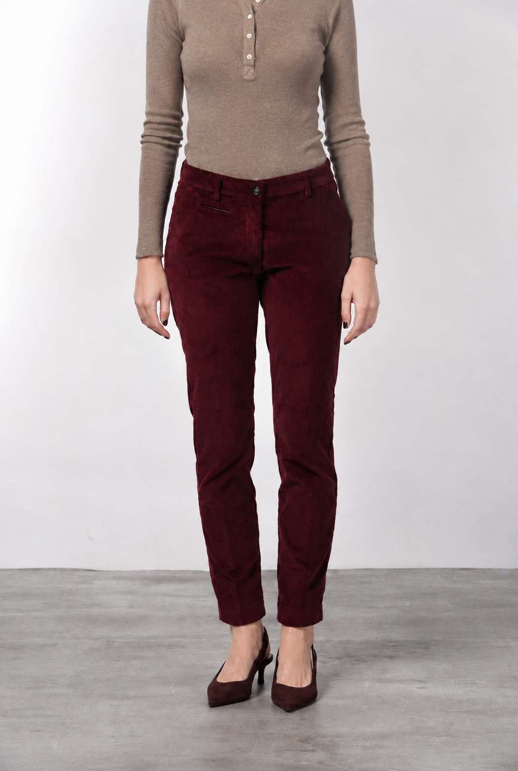 New York Slim pantalón chino de mujer en pana de canalé ancho slim fit ①