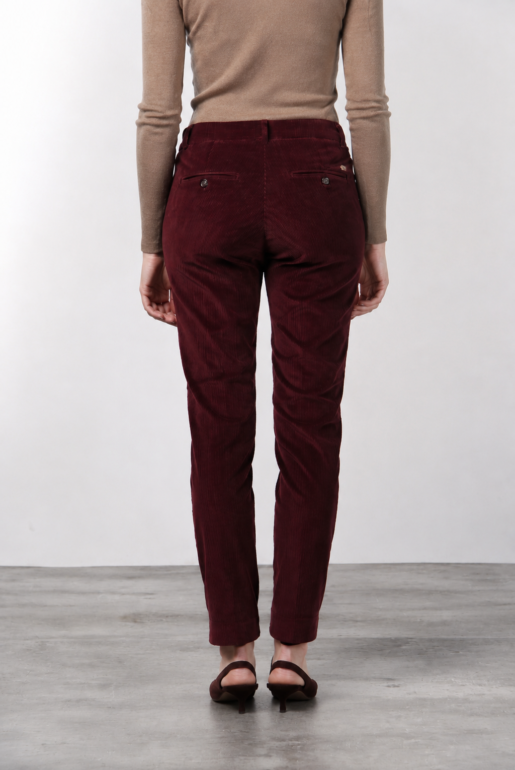 New York Slim pantalon chino femme en velours côtelé à grosses côtes coupe slim ①