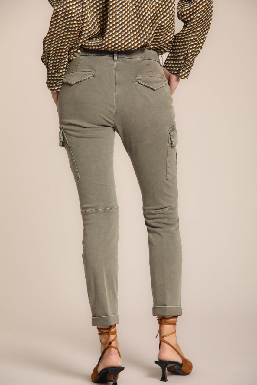 immagine 5 di pantalone cargo donna, modello Chile City, di colore verde in raso, fit curvy di mason's