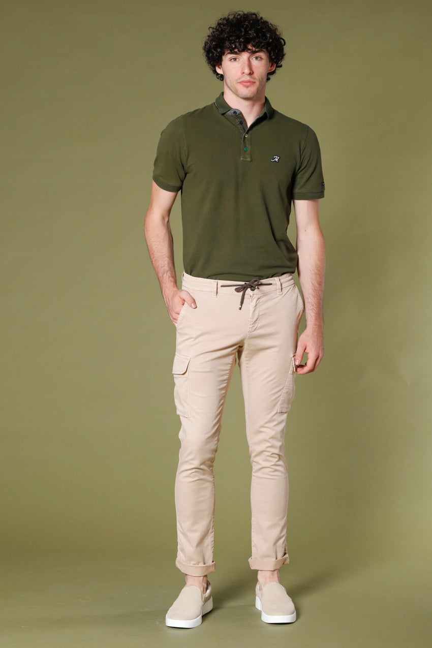 immagine 2 di pantaloni uomo in tencel e cotone modello Chile Jogger colore kaki scuro extra slim di Mason's