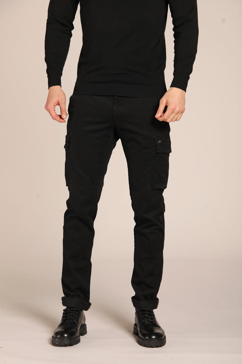 immagine 1 di pantalone cargo uomo modello Chile in nero, fit extra slim di mason's