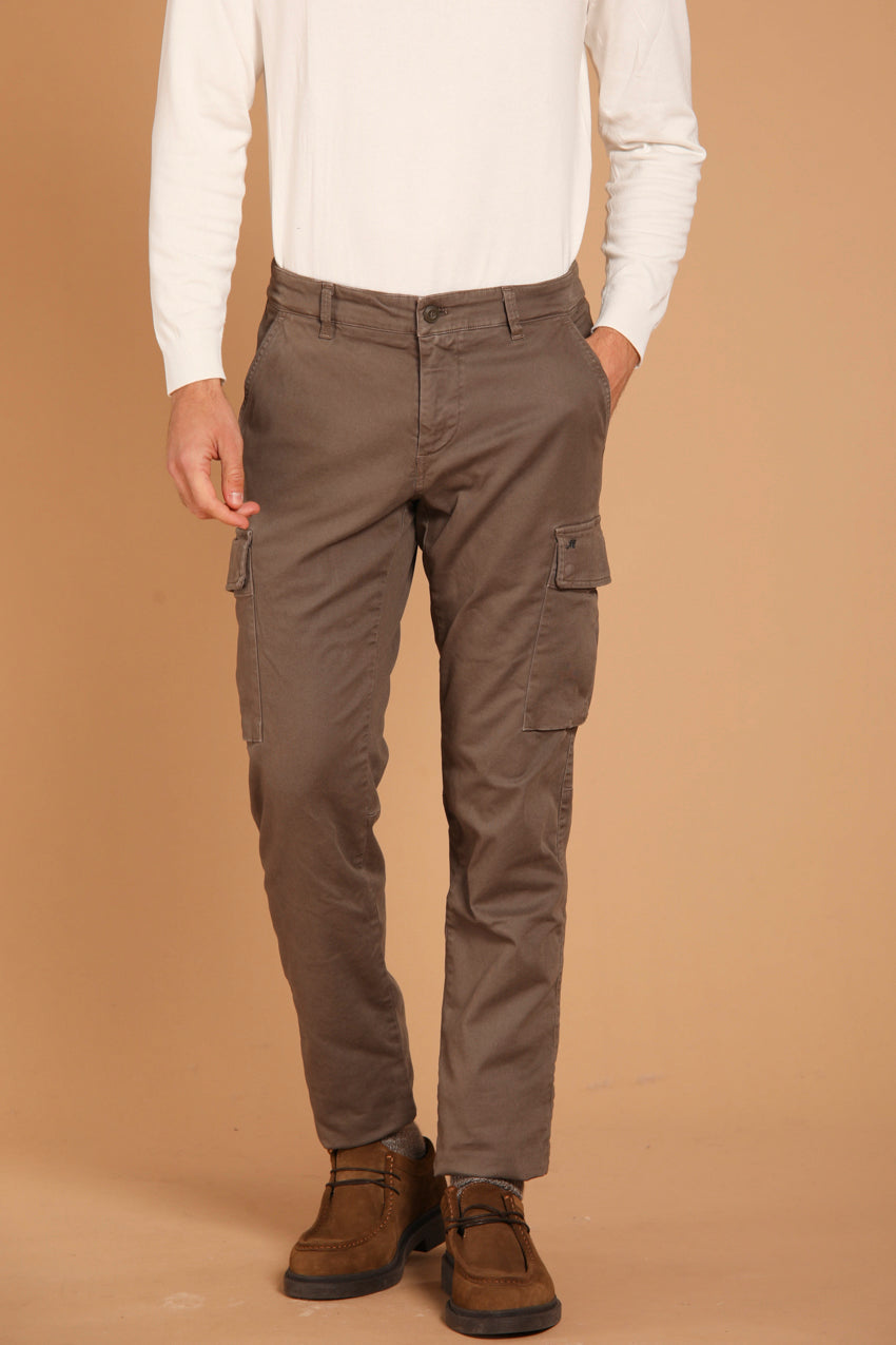 immagine 1 di pantalone cargo uomo modello Chile1 di colore cacao fit extra slim di Mason's