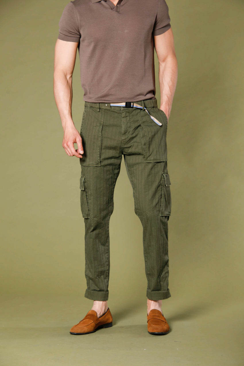 immagine 1 di pantalone cargo uomo in cotone resca modello Cuba Buckle colore verde regular fit di Mason's