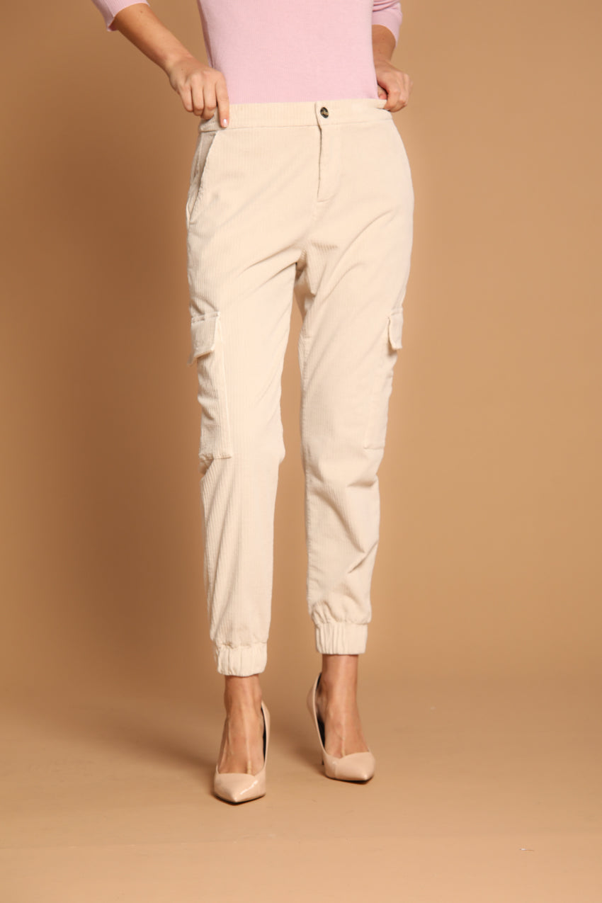 immagine 1 di pantalone cargo donna, modello Easy Cargo, di colore stucco, fit relaxed di mason's