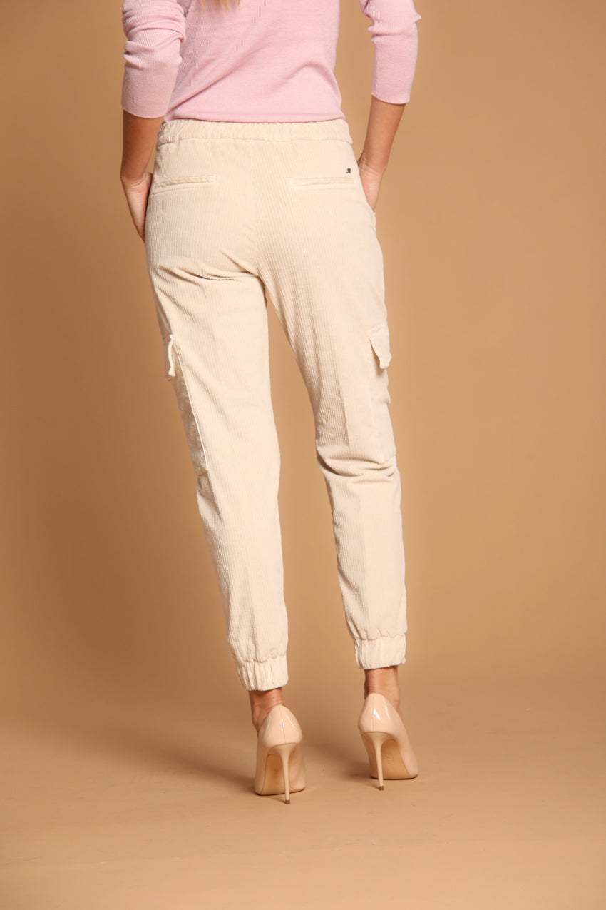 immagine 5 di pantalone cargo donna, modello Easy Cargo, di colore stucco, fit relaxed di mason's