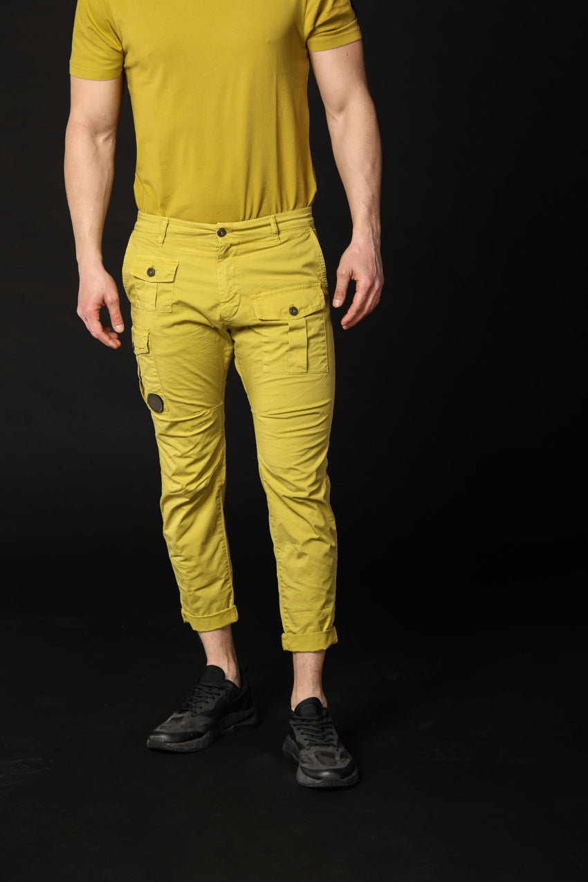 immagine 1 di pantalone cargo uomo modello George Coolpocket in verde lime fit carrot di Mason's