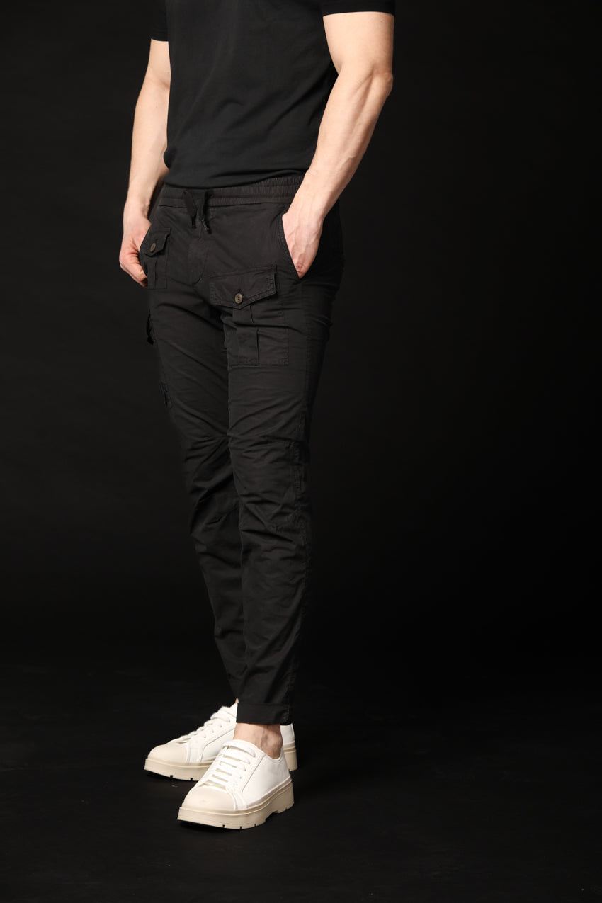 Image 1 de pantalon cargo homme modèle George en noir, coupe carotte de Mason's