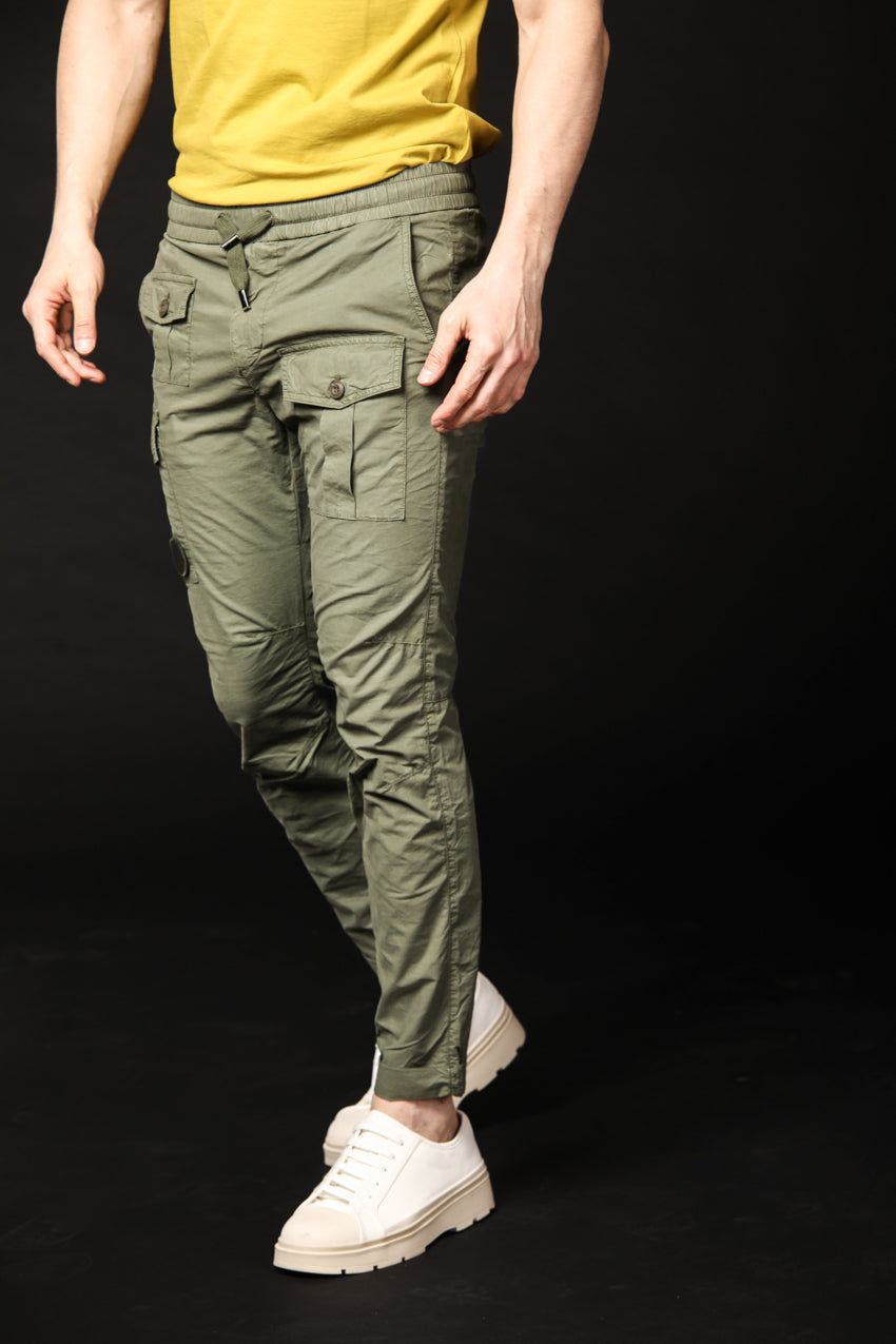 immagine 1 di pantalone cargo uomo modello George in verde carrot fit