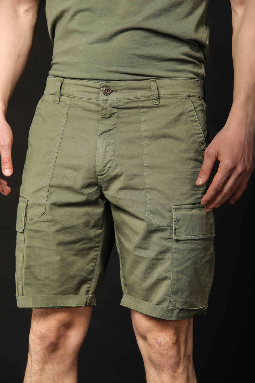 Image 1 de bermudas cargo homme, modèle Havana, couleur verte, coupe carotte de Mason's