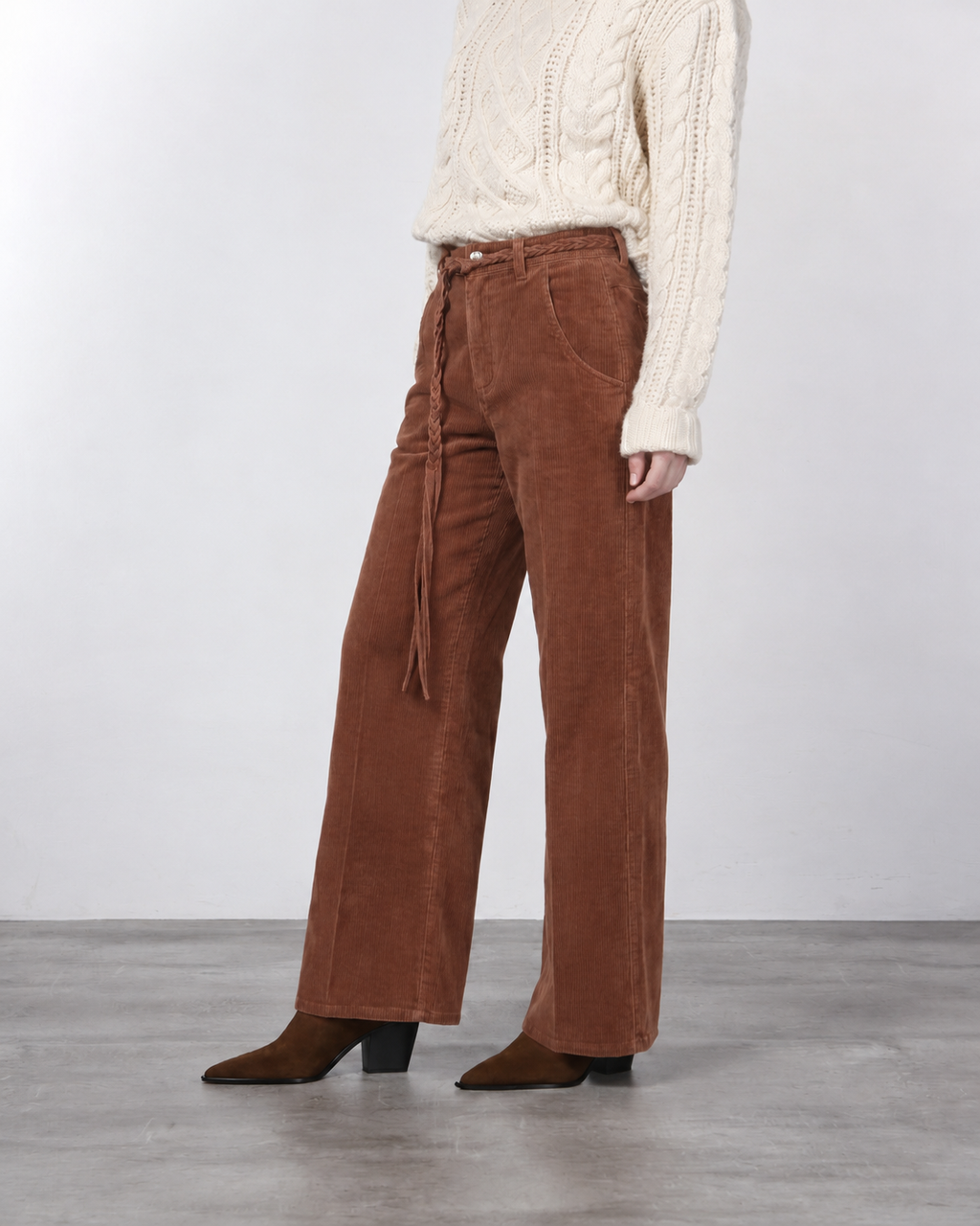 Violette pantalón chino de mujer en twill balloon fit ①
