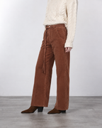 Violette pantalón chino de mujer en twill balloon fit ①
