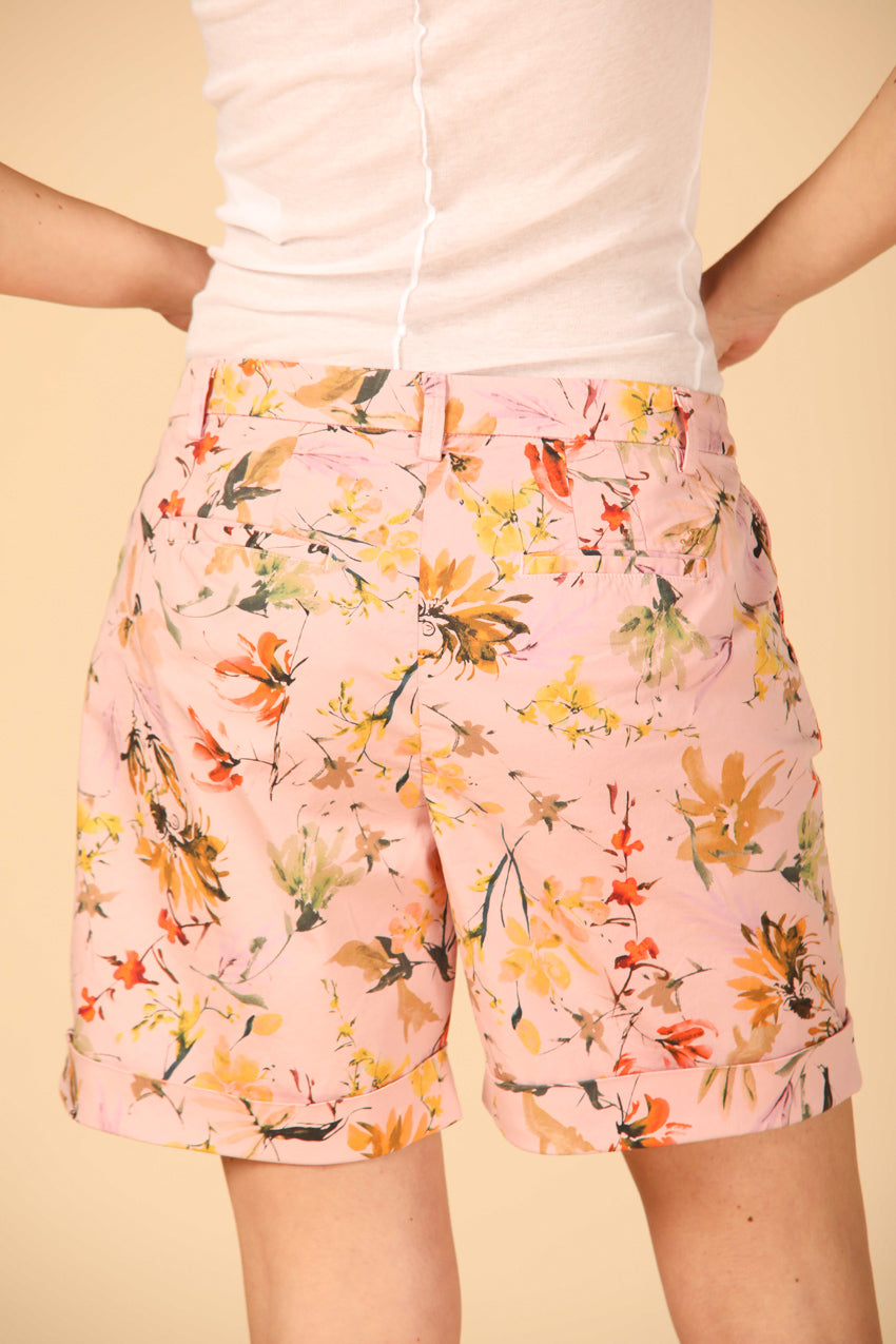 immagine 4 di bermuda chino donna modello jaqueline curvie colore lilla pattern floreale fit curvy di Mason's