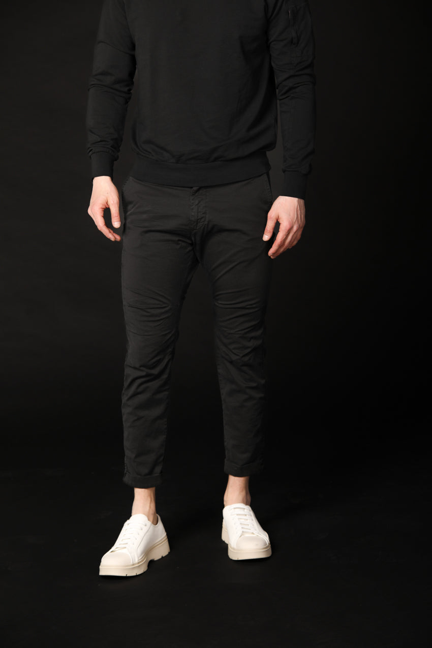 immagine 1 di pantalone chino uomo modello John Coolkhinos in nero fit carrot di Mason's