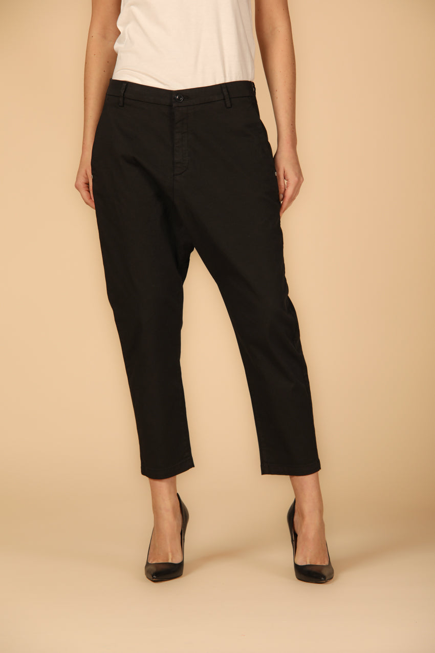 immagine 1 di pantalone chino donna modello Malibu colore nero fit relaxed