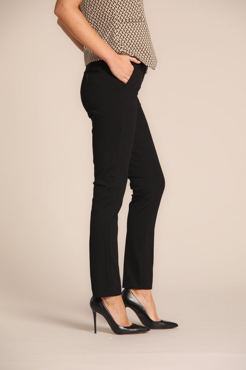 immagine 3 di pantalone chino donna, modello New York in jersey tecnico di colore nero, slim fit di Mason's