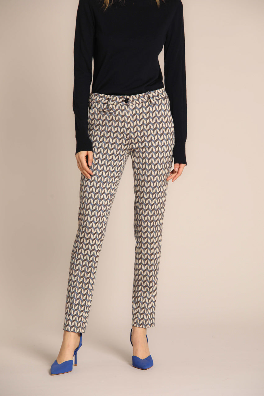 immagine 2 di pantalone chino donna, modello New York Slim, di colore blu navy con pattern geometrico, fit slim di Mason's