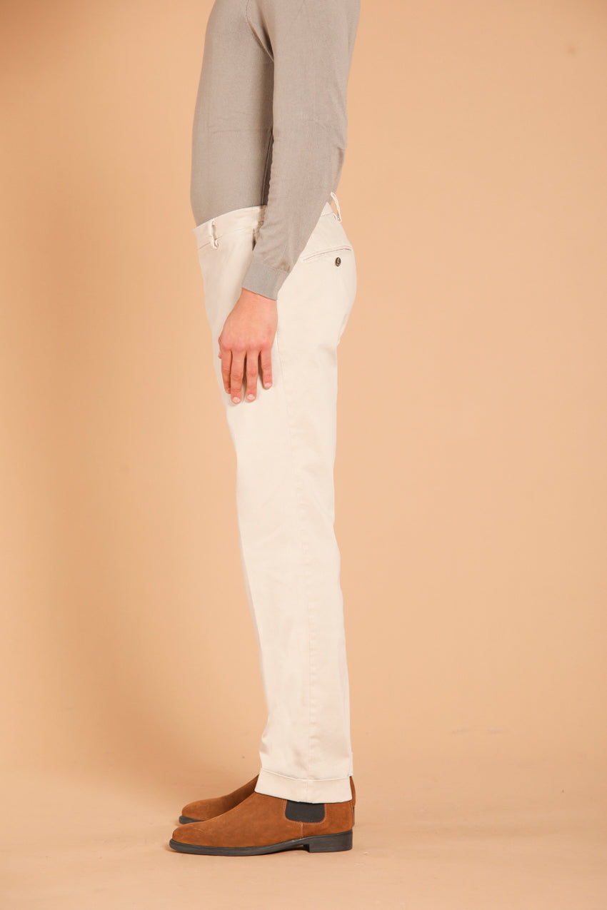 New York Times men's chino pants in gabardine with tailoring details regular fit