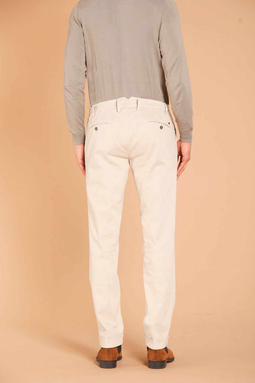 New York Times men's chino pants in gabardine with tailoring details regular fit