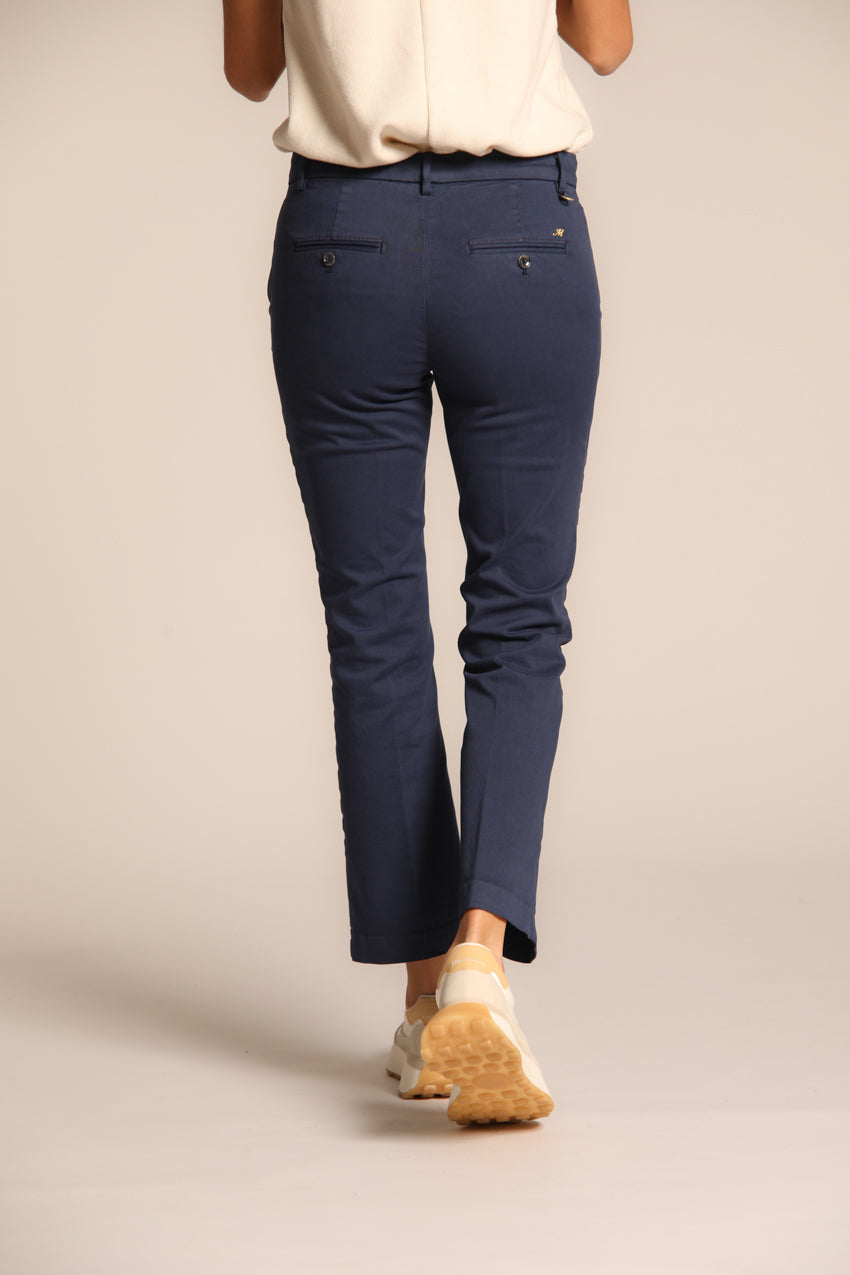 immagine 4 di pantalone chino donna, modello New York Trumpet di colore blu navy, in raso, fit slim di mason's