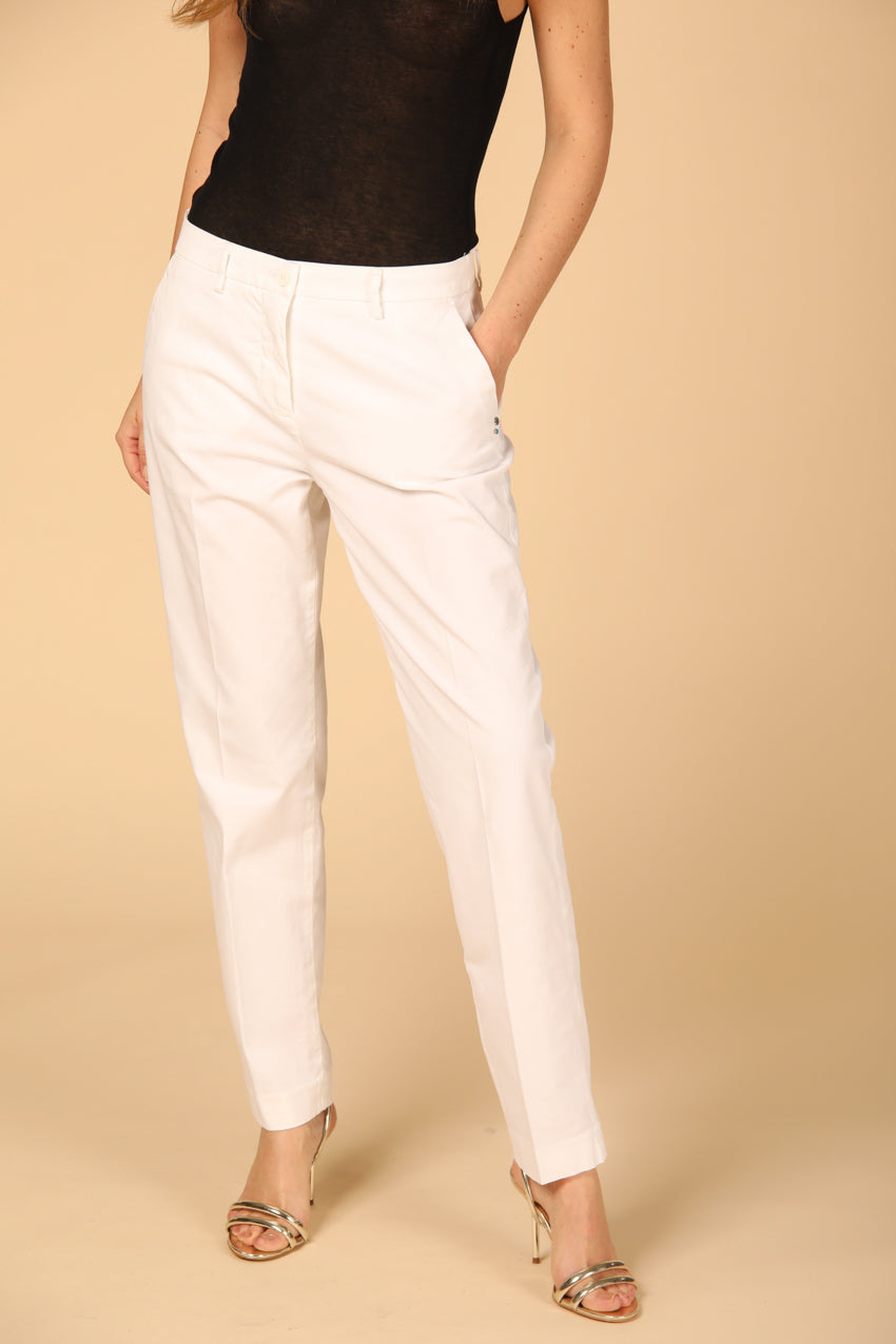 Image 1  de Pantalon chino pour femme modèle New York en blanc, regular fit