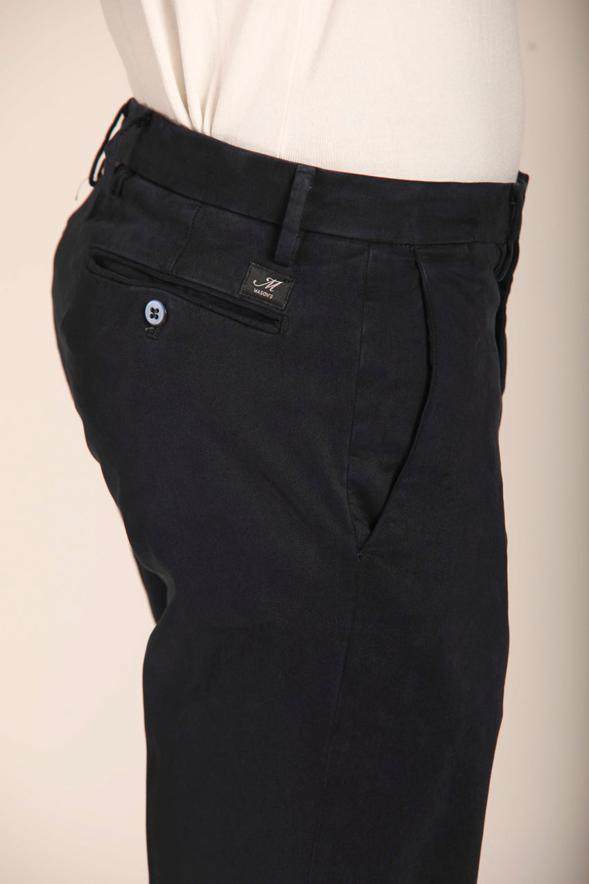 immagine 4 di pantalone chino uomo, modello New York, di colore blu navy, fit regular di mason's