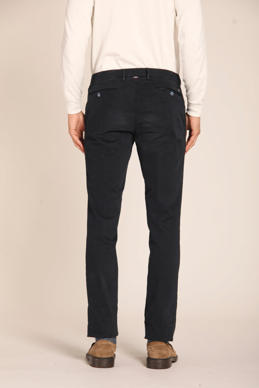 immagine 5 di pantalone chino uomo, modello New York, di colore blu navy, fit regular di mason's