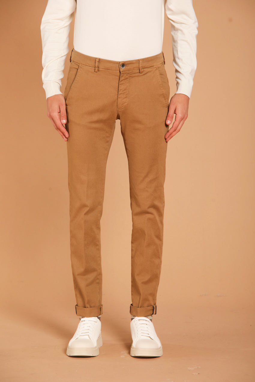 immagine 1 di pantalone chino uomo modello Torino Style in gabardina, di colore biscotto, slim fit di Mason's